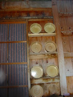 白布温泉 西屋の壁の湯桶